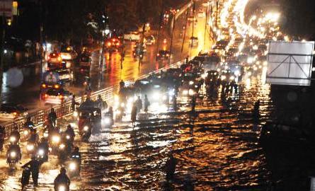 Jakarta Dikepung Banjir, Lalu Lintas Lumpuh